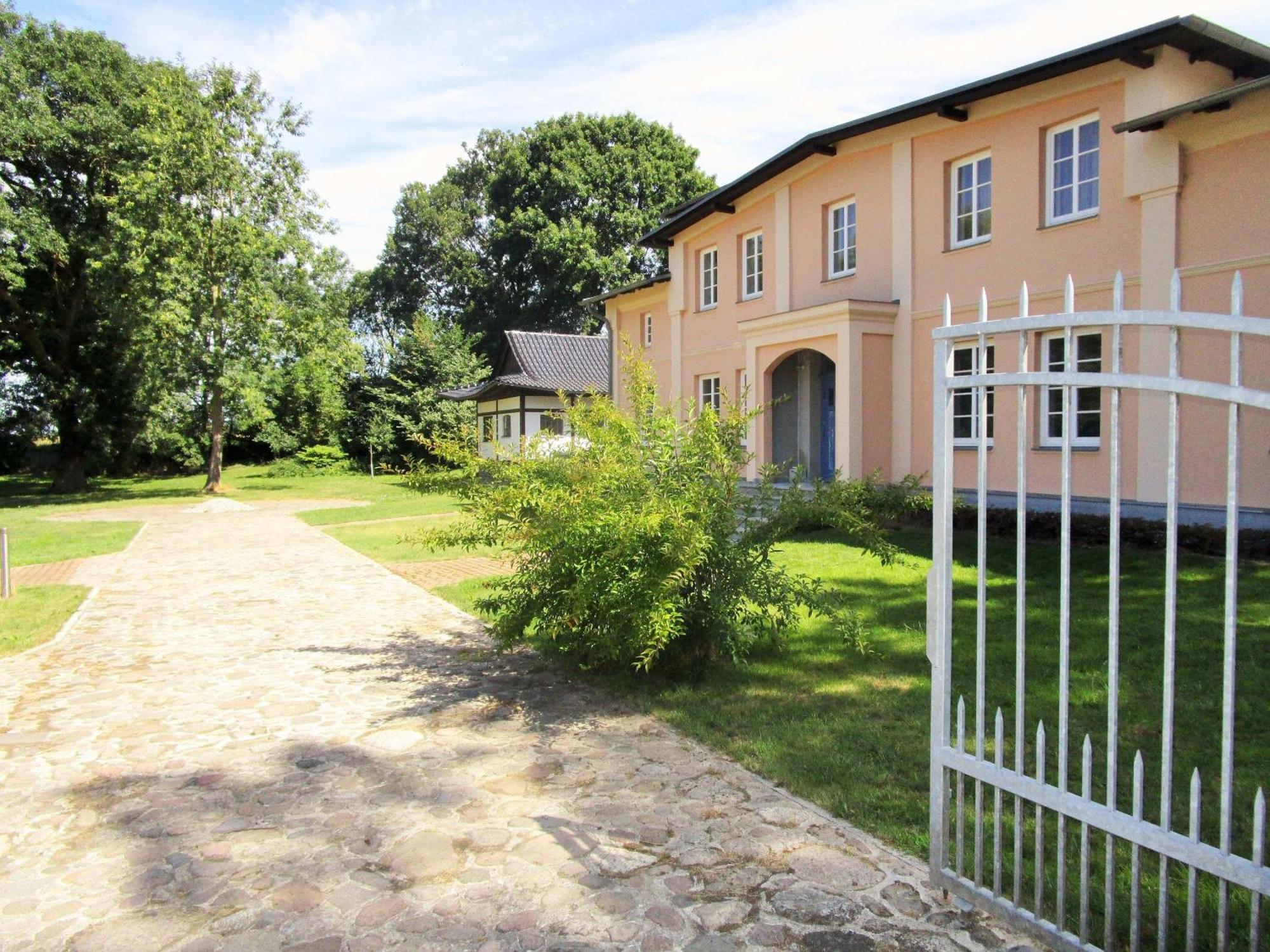 Gutshof Dornbusch Fewo 2 - Seefahrer Kröpelin Exteriör bild